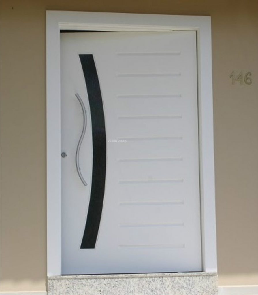 porta de madeira branca articulada