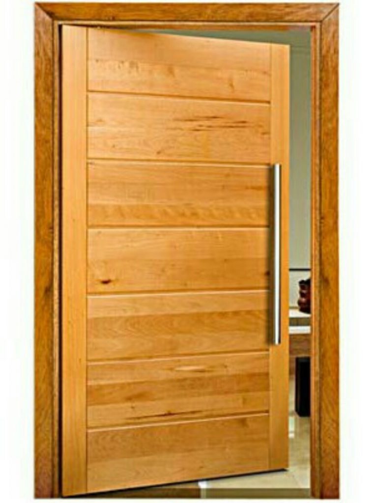 porta de madeira grande